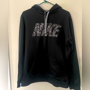 Large Thermo-Fit Nike Sweatshirt. Men’s Large.